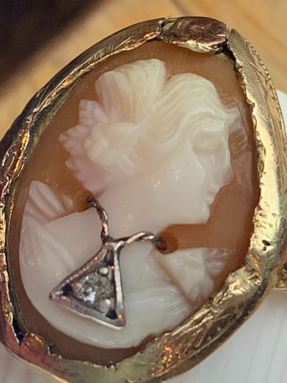 Vintage * Estate * SECO 10k Gold Cameo & Diamond Ring